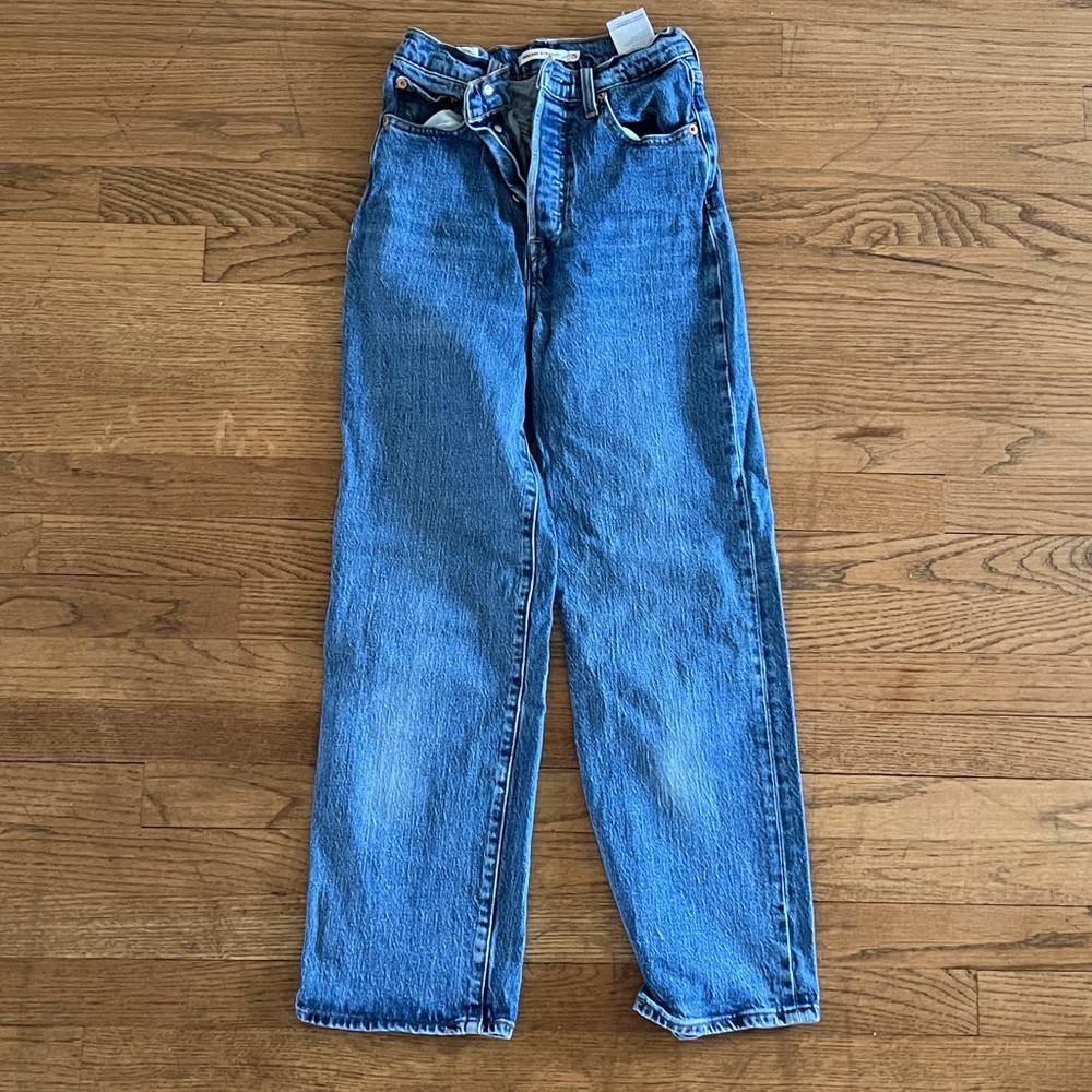Levi’s Ribcage Straight Leg Jeans (Size 25)